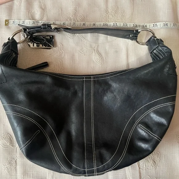 COACH Soho Hobo black leather bag chrome hardware zipper white topstitch detail - Picture 13 of 16